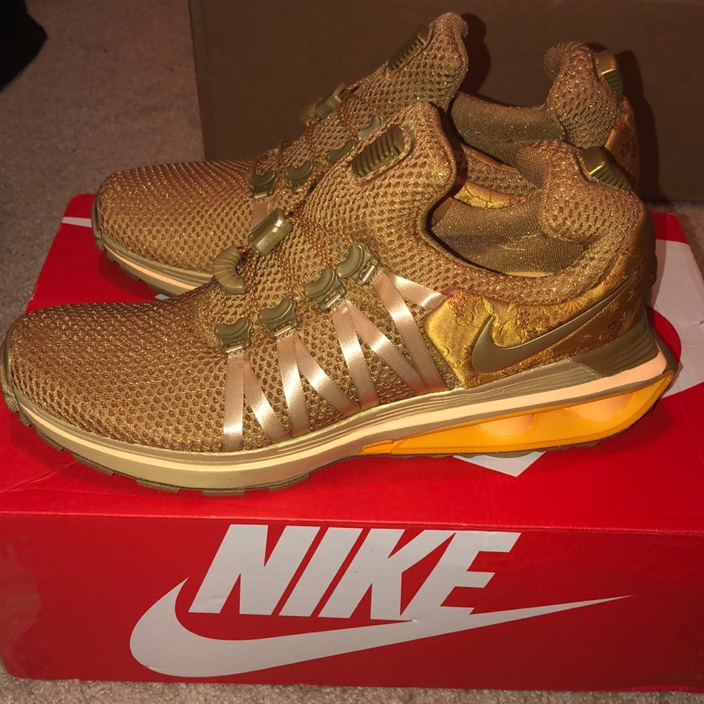 Brand new women’s Nike shox gravity